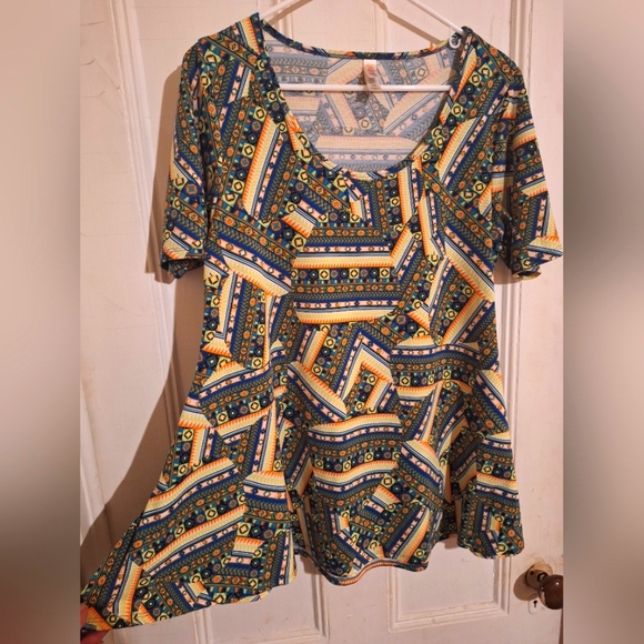 LuLaRoe Tunic EUC Size S Green Yellow Geometric Flowy Pattern - Picture 7 of 8